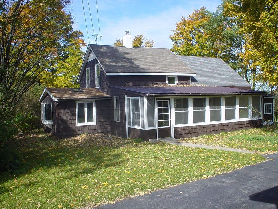 Front view with 3 season room