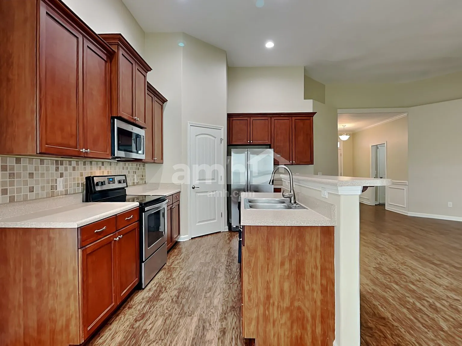 3 bed, 2.0 bath, 1729 sqft, $2,305 — Photo 3
