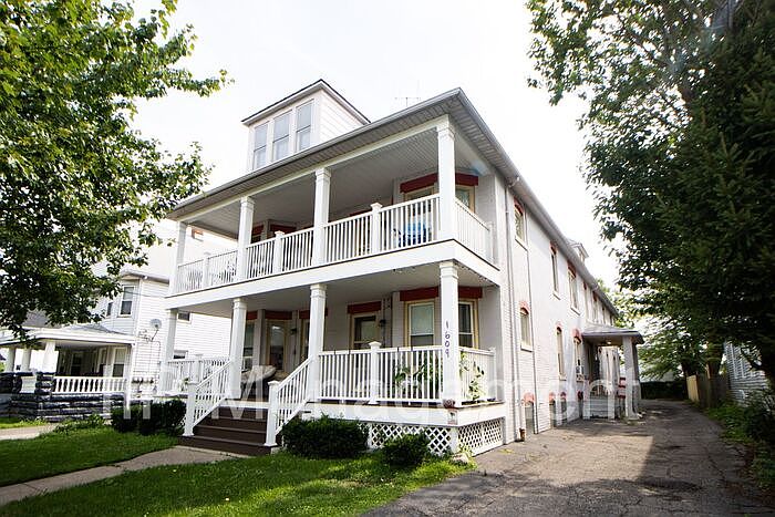 1st image of 1609 Lakewood Ave #8