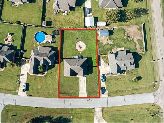 4th image of 602 Stewart Dr