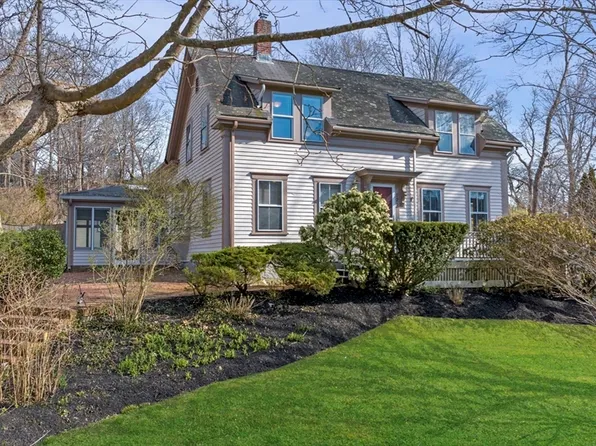 121 Leonard St, Gloucester, MA 01930