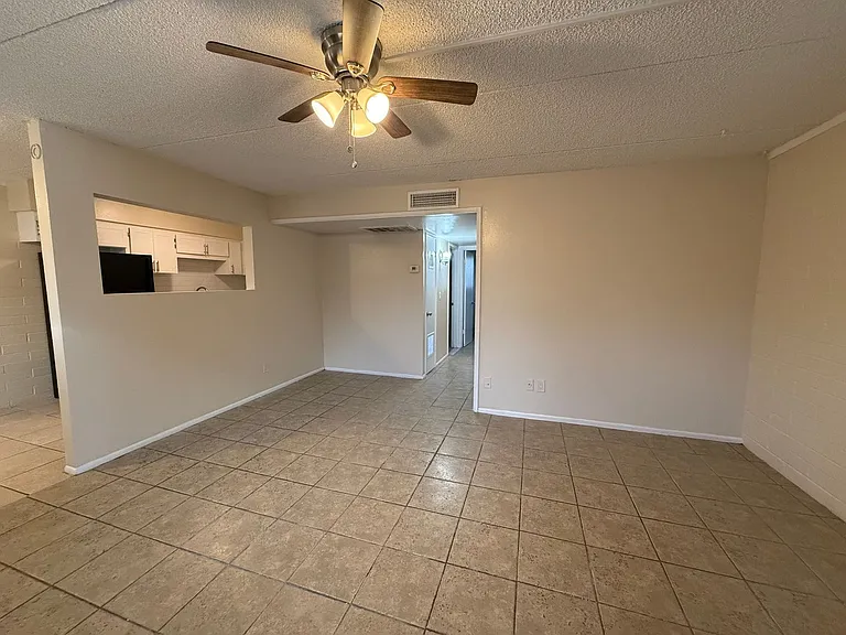 809 E Vogel Ave — Photo 4