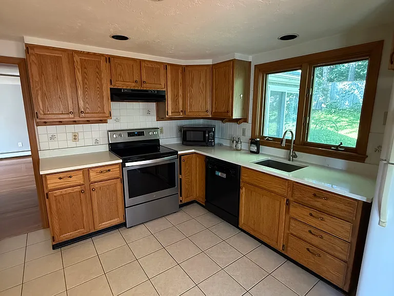 18 Lariviere Rd — Photo 4
