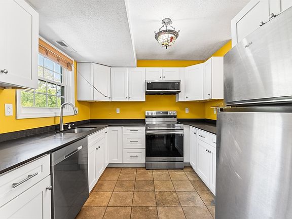 2nd image of 365 Aiken Ave APT 11