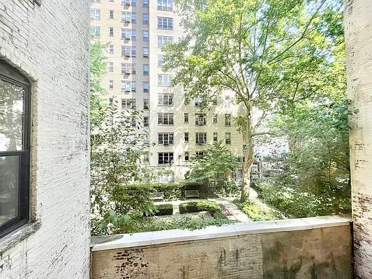 Rented by HOLTON REAL ESTATE INC. | media 8
