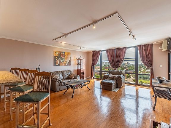 3rd image of 3001 S Michigan Ave Unit 1404
