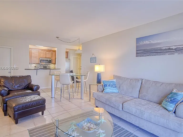 2900 Banyan St #408 — Photo 9