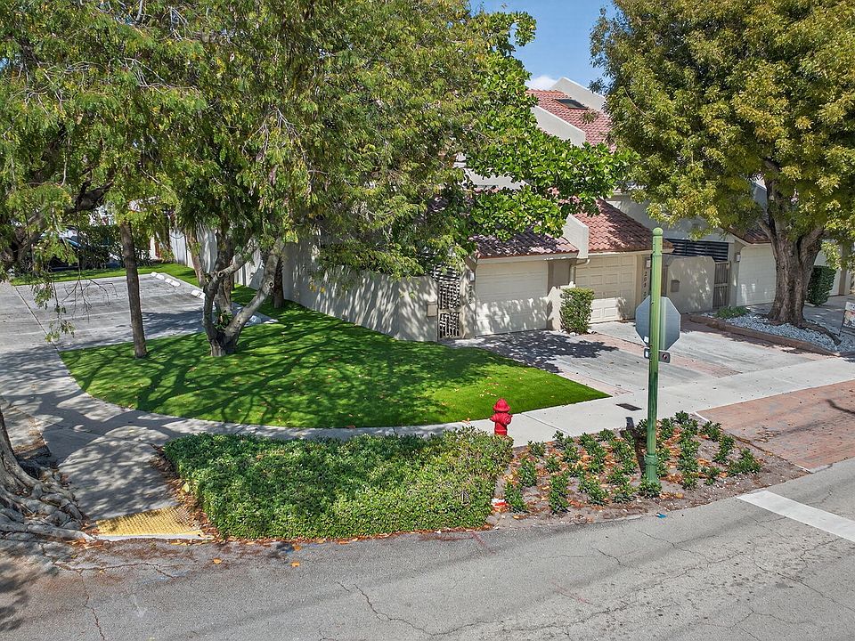1st image of 210 Washingtonia Avenue