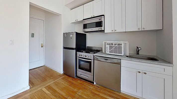 1st image of 115 Henry St APT 4B