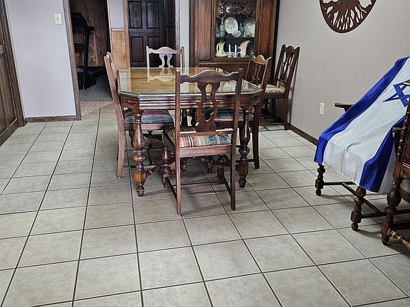 5th image of 21250 Phillipsville Rd