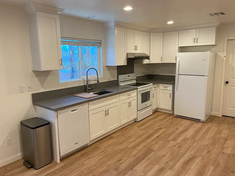 3657 Mount Vernon Ave — Photo 5