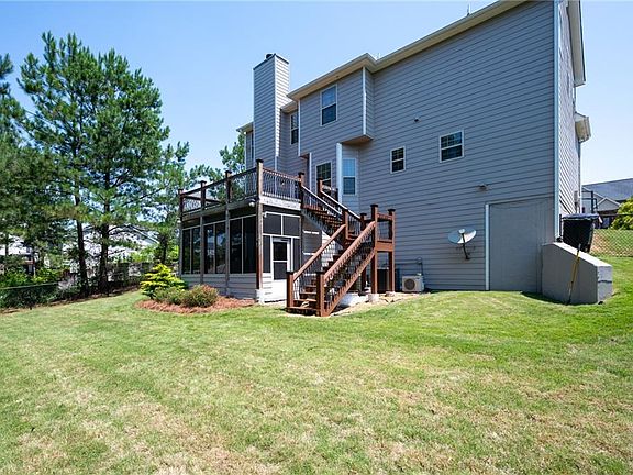 4th image of 722 Riverside Dr NW
