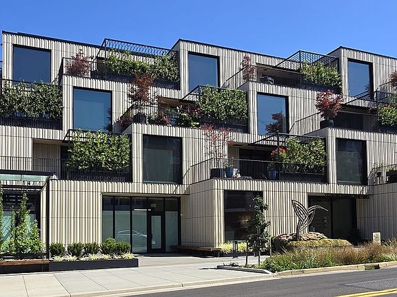 3rd image of 2871 SE Division St #101