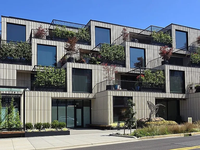 2871 SE Division St — Photo 3