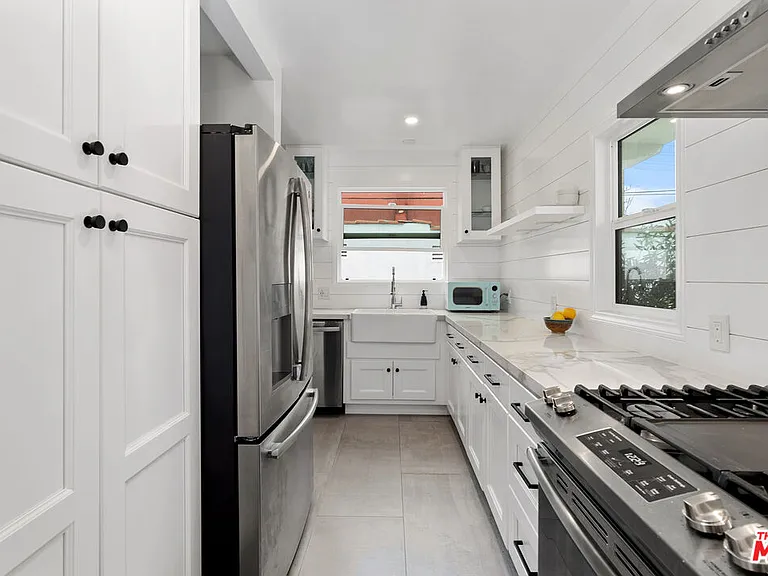 8472 Oakwood Ave — Photo 9