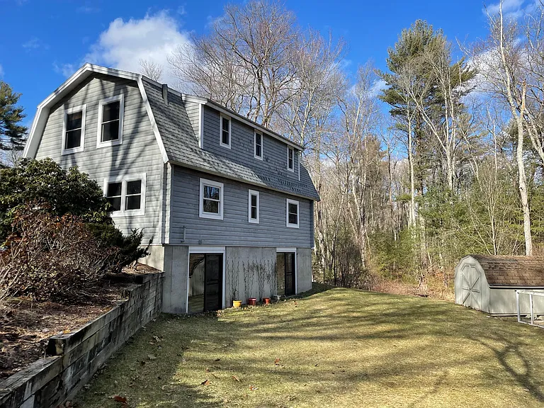 310 Salem St — Photo 3