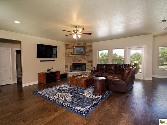 4th image of 937 Cougar Dr