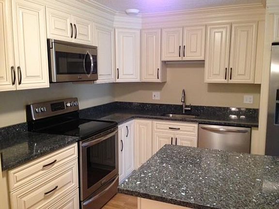 4th image of 15 Bourbon St APT 62