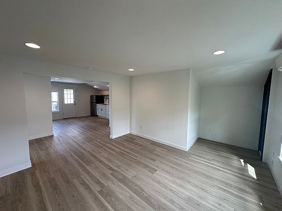 4th image of 3624 Fawcett Ave #B