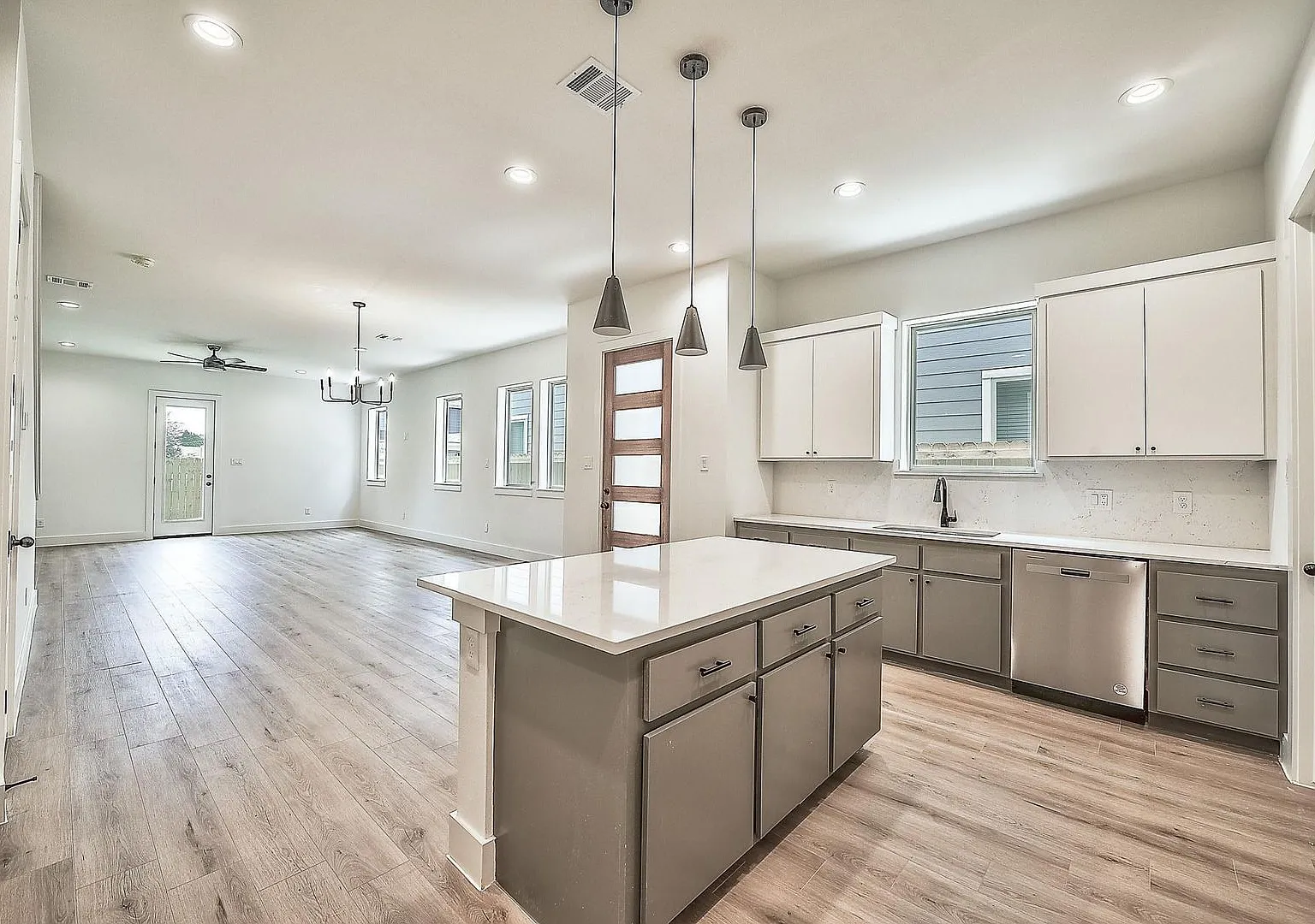Luxury Living Redefined in the Heart of Fort Worth. — Photo 3