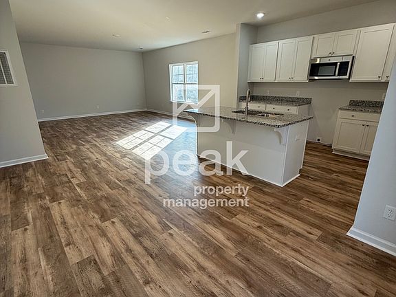 3rd image of 768 Ebenezer Rd