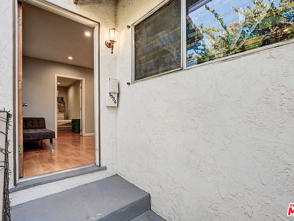 2nd image of 1534 N Mariposa Ave