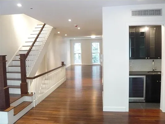 Rented by Sotheby's International Realty | media 10