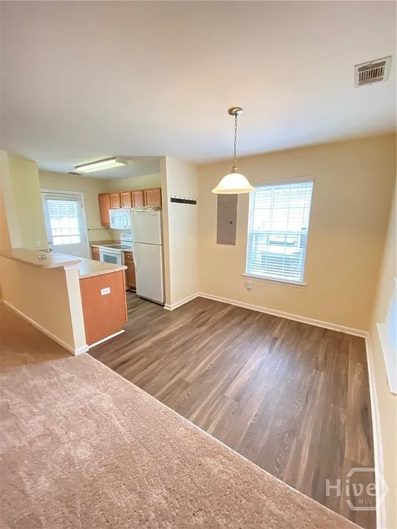 3 bed, 2.0 bath, 1188 sqft, $1,900 — Photo 4