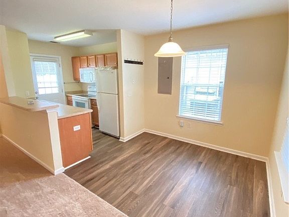 4th image of 27 Rosa Ln