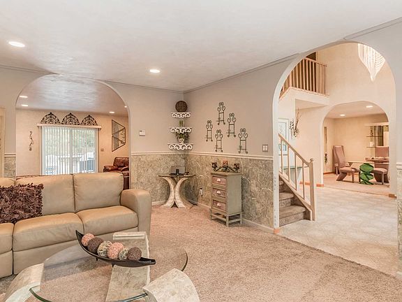 5th image of 63 Somerset Dr