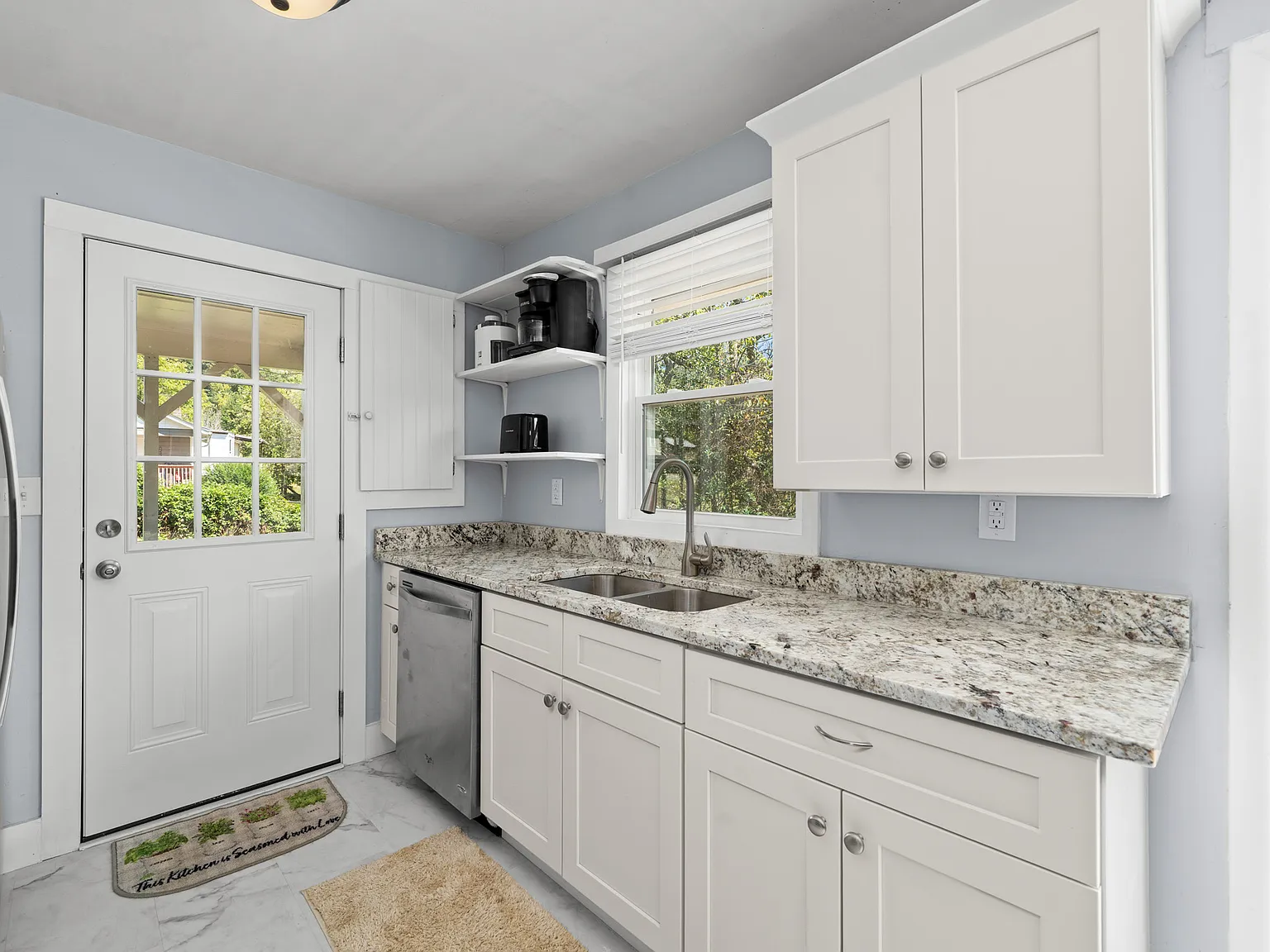 3 bed, 960 sqft, $3,695 — Photo 3