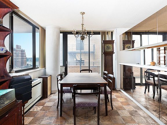 2nd image of 275 W 96th St APT 15E