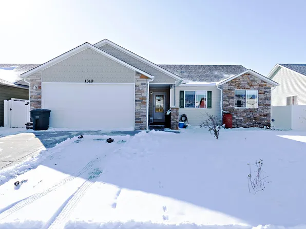 1310 Black Hills St, Gillette, WY 82718