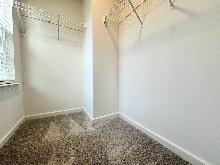 401 Austin Dr — Photo 11
