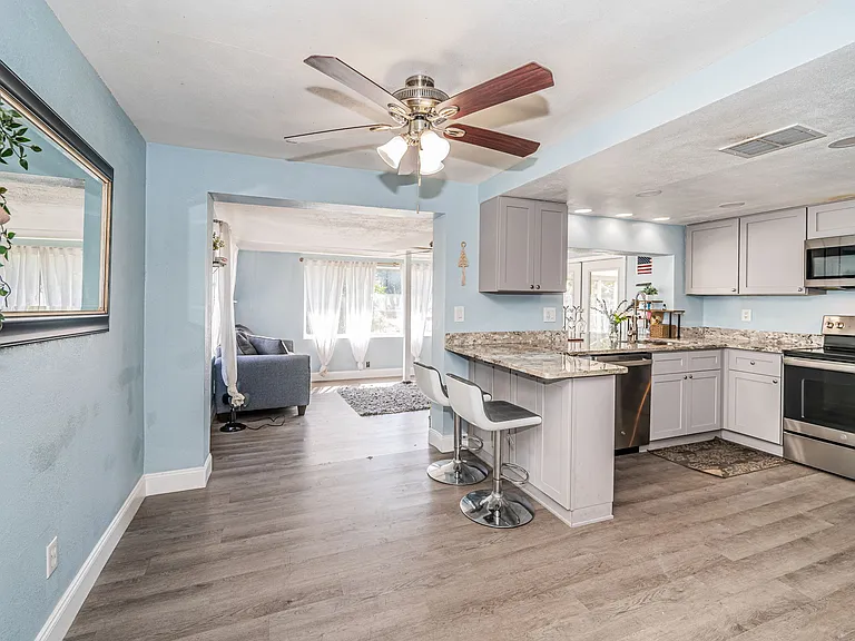 4424 Beacon Square Dr — Photo 36