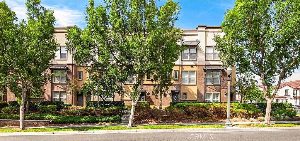 3 bed, 1777 sqft, $4,100 — Photo 1