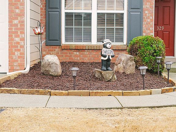 3rd image of 329 Balaban Cir