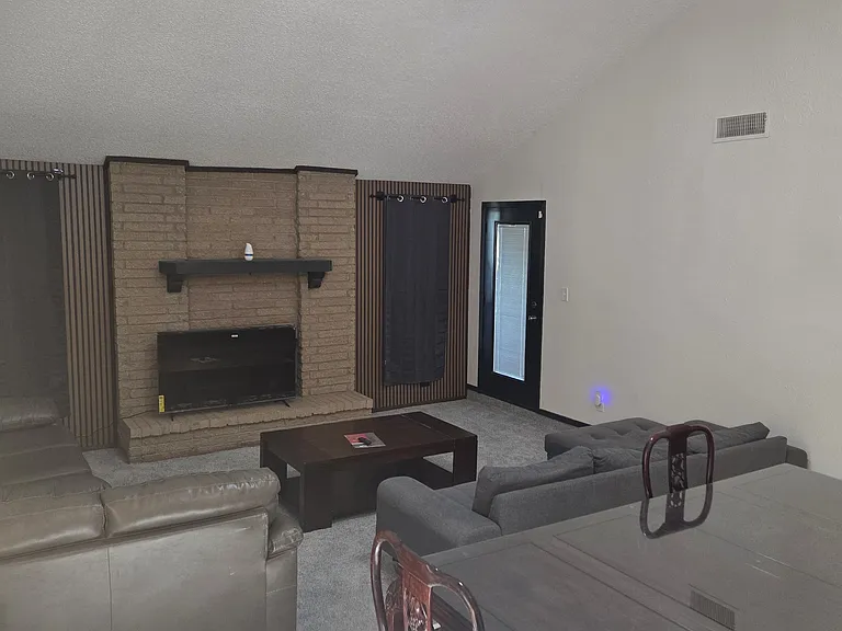 3709 Ravenhill Ln — Photo 2