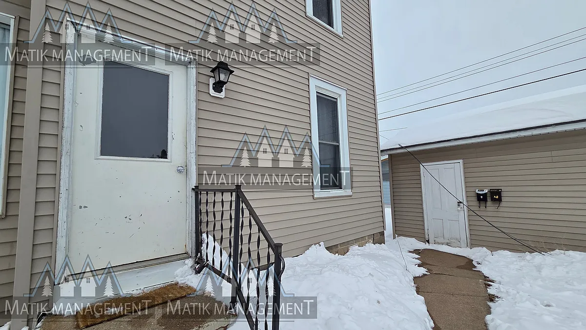 Building Photo - 524 Phelps Ave #2