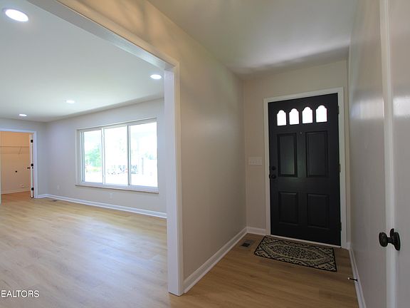 3rd image of 1001 Willow Dr