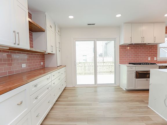 4th image of 224 Prince Edward Way