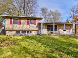 813 Dawn Ct, Dekalb, IL 60115