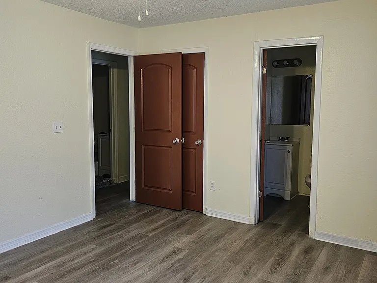 305 E Lake St — Photo 21