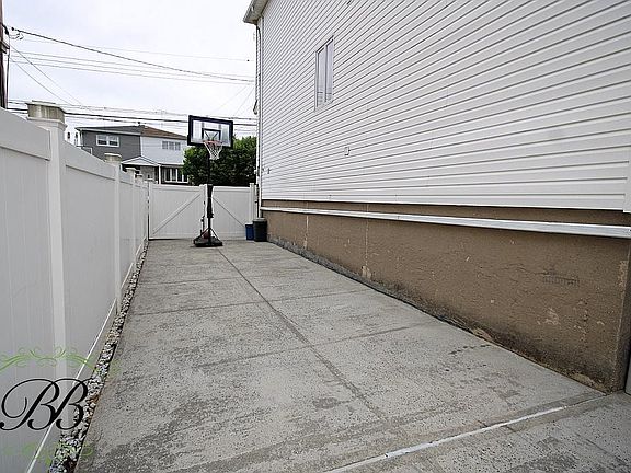 4th image of 2235 E 70th St #1
