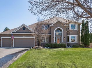 8395 Kelzer Pond Dr, Victoria, MN 55386