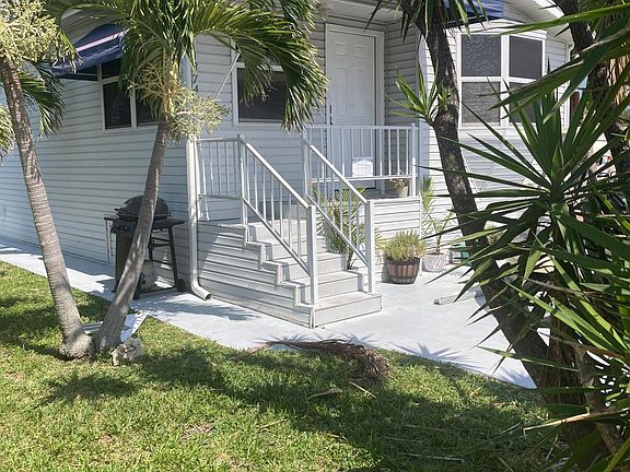 2nd image of 1374 Nettles Blvd