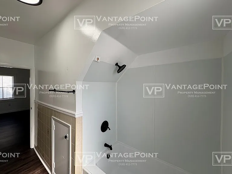 513 E Quincy St — Photo 16
