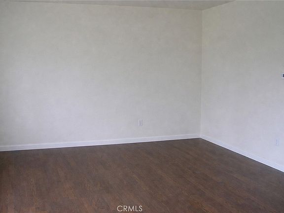 4th image of 890 Barney St