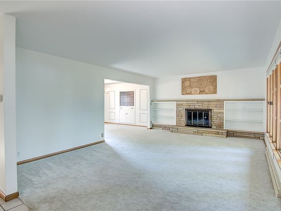3rd image of 2825 Crestwood Road