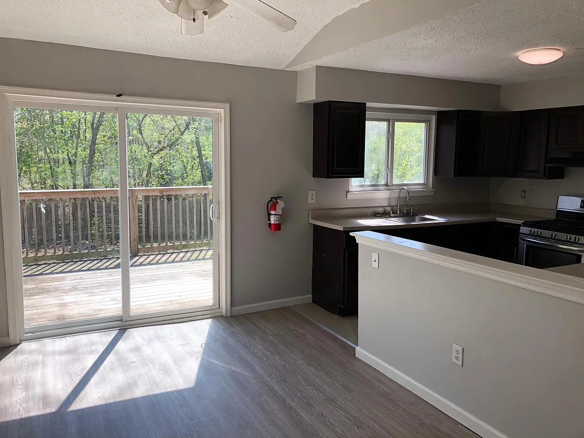 Building Photo - 106 California Trl
